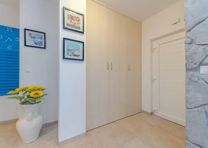 Apartment After Mandre